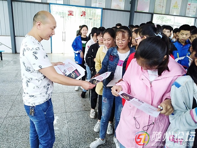 尚市鎮(zhèn)中學(xué)開展欺詐騙保、非法集資宣傳1.jpg